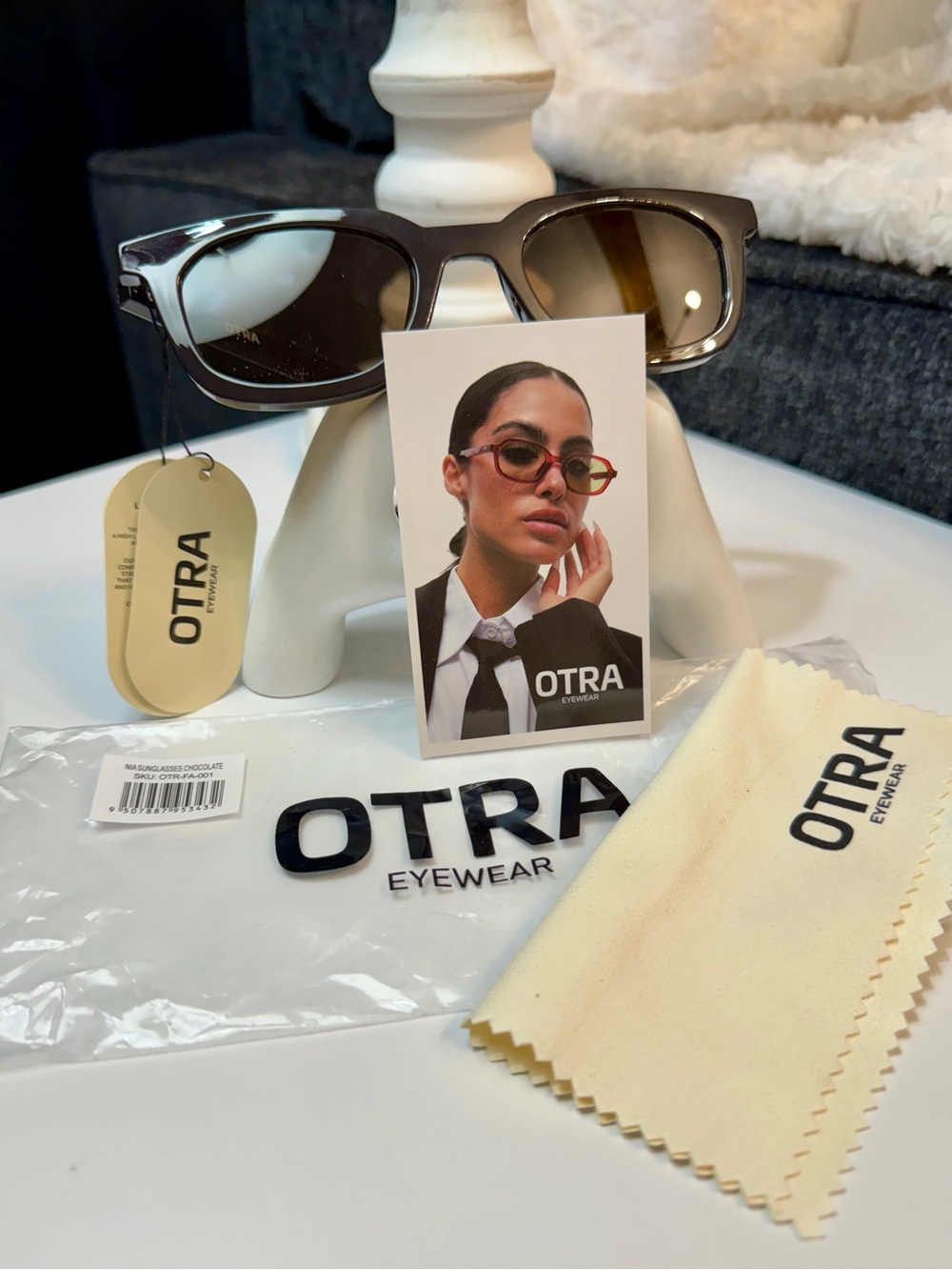 OTRA EYEWARE  Chocolate Sunglasses In Nia - Picture 4 of 14